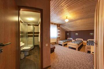 Фото номера Стандартный трехместный номер Отель Hotel Gutsulia г. Буковель 6