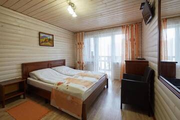 Фото номера Двухместный номер с 1 кроватью и балконом Отель Zlata г. Буковель 7