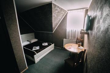 Фото номера Двухместный номер эконом-класса на мансардном этаже Отель Alpin Hotel г. Буковель 4