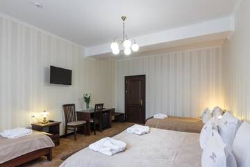 Фото номера Стандартный четырехместный номер Отель GasthauS г. Буковель 3