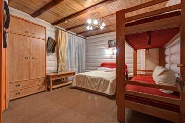 Фото номера Стандартный трехместный номер Отель Hotel Complex Korona г. Буковель 5