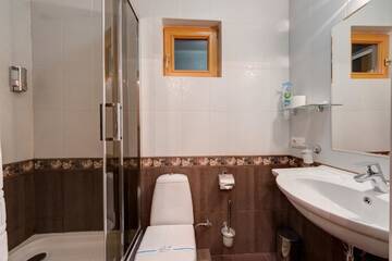 Фото номера Двухместный номер с 2 отдельными кроватями Отель Hotel Complex Korona г. Буковель 4