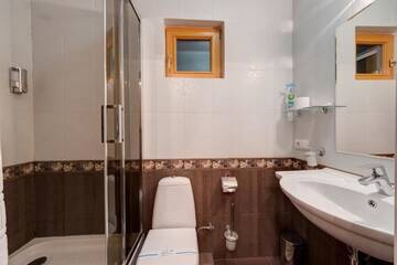 Фото номера Двухместный номер с 2 отдельными кроватями Отель Hotel Complex Korona г. Буковель 9