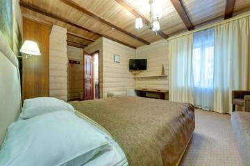 Фото номера Улучшенный трехместный номер Отель Hotel Complex Korona г. Буковель 3