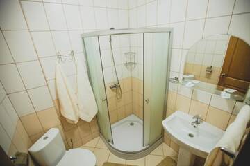 Фото номера Стандартный двухместный номер с 1 кроватью или 2 отдельными кроватями Отель La Кrechunu г. Буковель 17