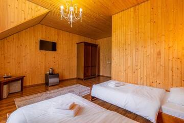 Фото номера Стандартный двухместный номер с 2 отдельными кроватями Отель Hotel Pid Strihoju г. Буковель 9