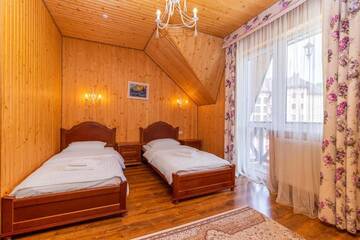 Фото номера Стандартный двухместный номер с 2 отдельными кроватями Отель Hotel Pid Strihoju г. Буковель 7