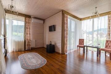 Фото номера Двухместный номер Делюкс с 1 кроватью и балконом Отель Hotel Pid Strihoju г. Буковель 8