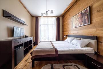 Фото номера Двухместный номер с 1 кроватью и балконом Отель Chalet du Mont г. Буковель 5