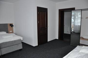 Фото номера Улучшенный трехместный номер Отель Grofa Room г. Буковель 8