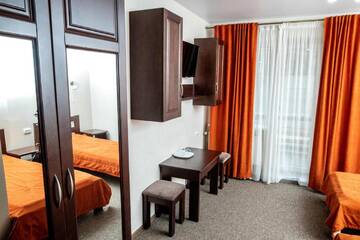 Фото номера Двухместный номер с 2 отдельными кроватями Отель Private Rooms in Grofa Hotel г. Буковель 2