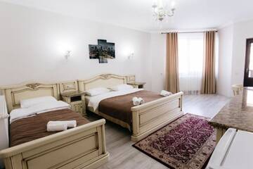 Фото номера Стандартный четырехместный номер Отель Diamond Resort White г. Буковель 2