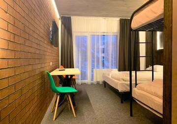 Фото номера Улучшенный семейный номер Отель Loft Hotel г. Буковель 5