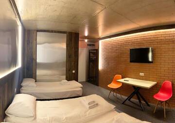 Фото номера Улучшенный трехместный номер Отель Loft Hotel г. Буковель 5