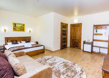 Фото номера Трехместный номер Делюкс Отель Villa Livorno г. Буковель 3