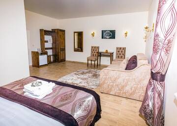 Фото номера Трехместный номер Делюкс Отель Villa Livorno г. Буковель 5