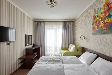 Фото номера Трехместный номер с балконом Отель Kasimir Hotel Rooms г. Буковель 10