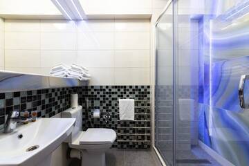 Фото номера Трехместный номер с балконом Отель Kasimir Hotel Rooms г. Буковель 4