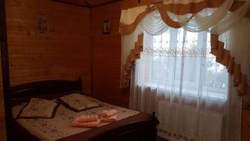 Фото номера Номер Делюкс (для 2 взрослых и 1 ребенка) Гостевой дом Sadyba u Halyny Sunrise г. Буковель 7