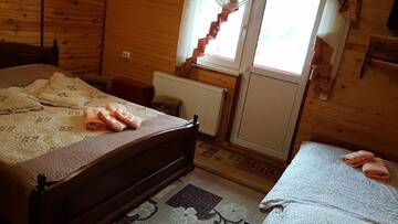 Фото номера Улучшенный трехместный номер Гостевой дом Sadyba u Halyny Sunrise г. Буковель 12
