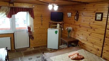 Фото номера Улучшенный трехместный номер Гостевой дом Sadyba u Halyny Sunrise г. Буковель 7