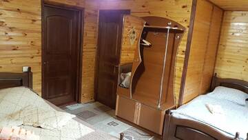 Фото номера Улучшенный трехместный номер Гостевой дом Sadyba u Halyny Sunrise г. Буковель 9