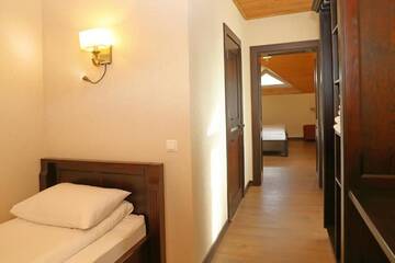 Фото номера Трехместный номер Курортные отели Amarena SPA Hotel г. Буковель 5