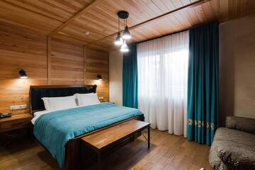 Фото номера Улучшенный двухместный номер с 1 кроватью Отель Ганц &amp; Spa г. Буковель 18