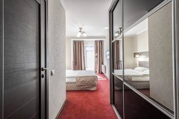 Фото номера Четырехместный номер с балконом Отель Villa Gor Apartments г. Буковель 14