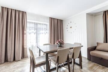 Фото номера Четырехместный номер с балконом Отель Villa Gor Apartments г. Буковель 8