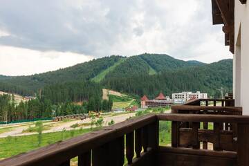 Фото номера Трехместный номер с балконом Отель Hotel SKI Lift 7 г. Буковель 4